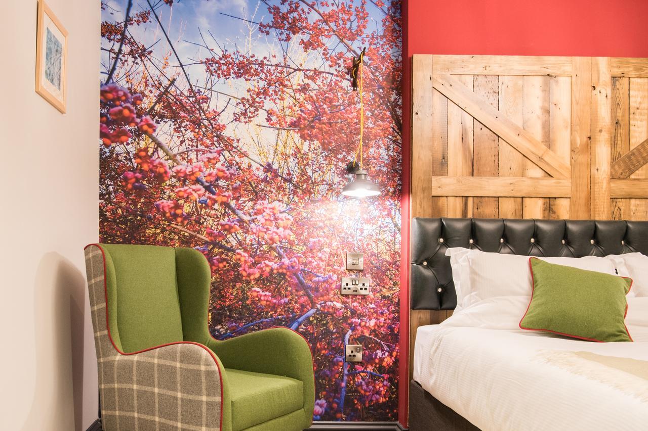 Helen Browning'S Royal Oak Hotel Swindon Room photo